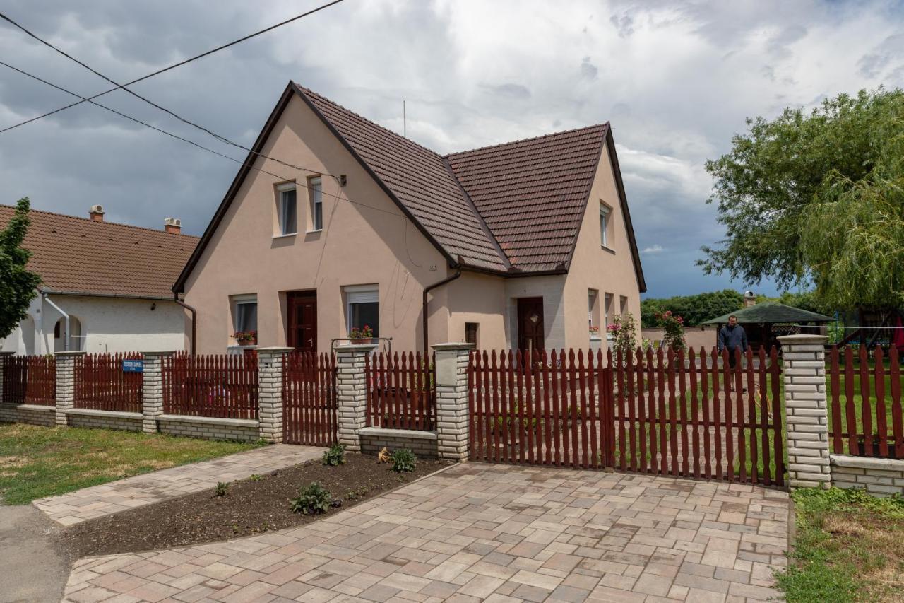Linett Apartman Hajdúszoboszló Extérieur photo