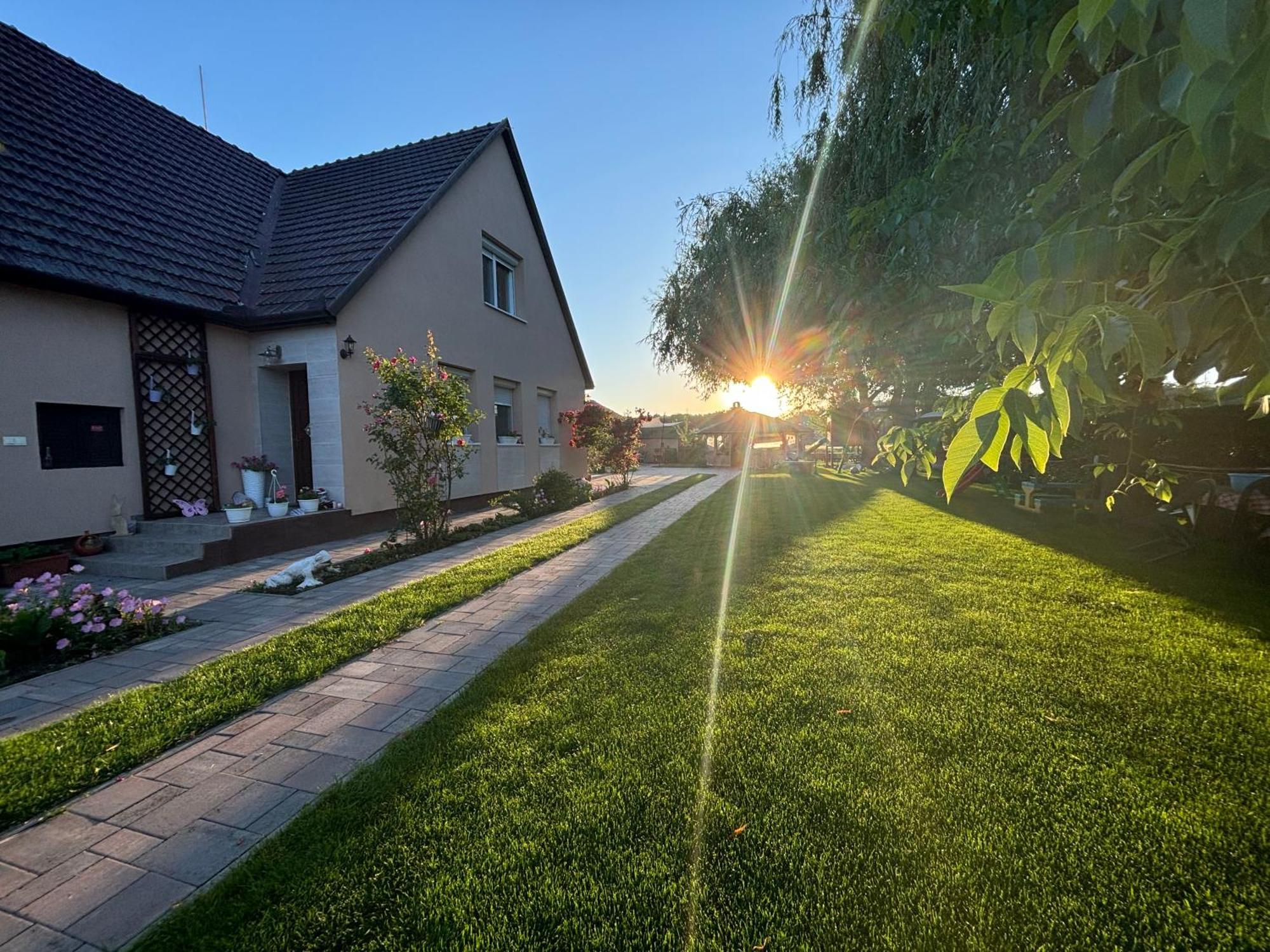 Linett Apartman Hajdúszoboszló Extérieur photo